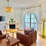 Holidayhouse In - Stylish House In Old Town Lagos