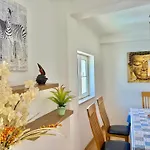Holidayhouse In - Stylish House In Old Town